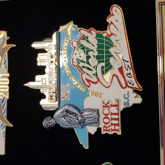 2001 World Series pin collectors set - Picture 13 of 14